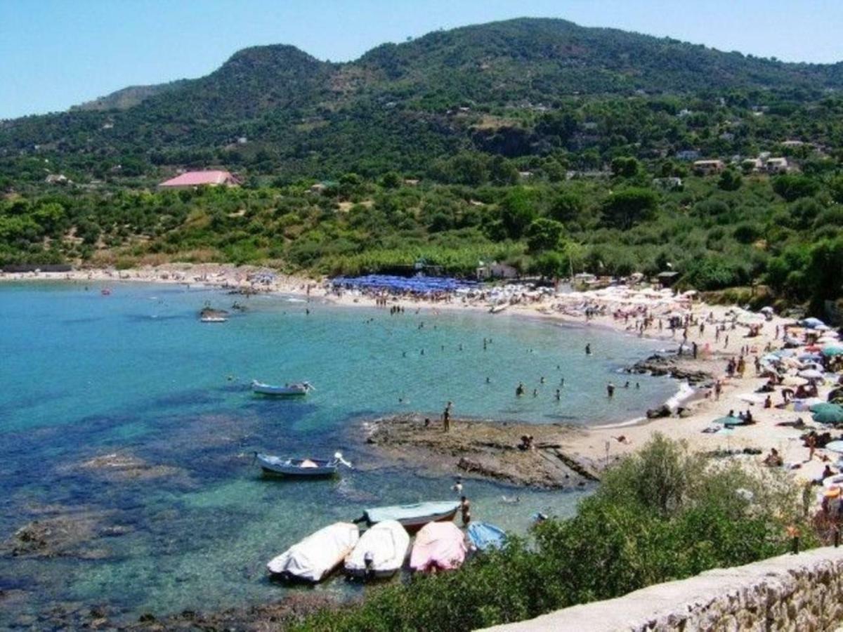 Mansarda Con Vista Piscina Vila Campofelice Di Roccella Exterior foto