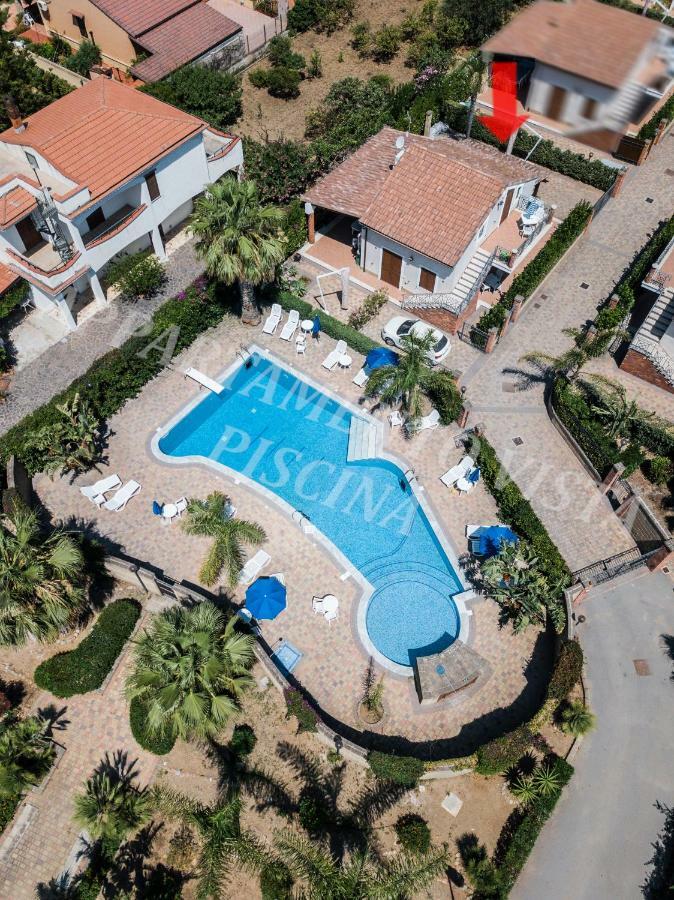 Mansarda Con Vista Piscina Vila Campofelice Di Roccella Exterior foto